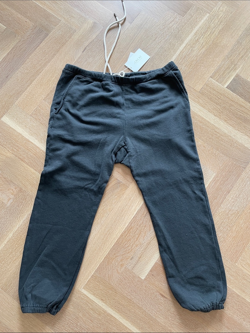 The Great men’s stadium sweatpant size 1 small washed black